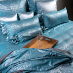 „Nomi“ in der Farbe orient blue